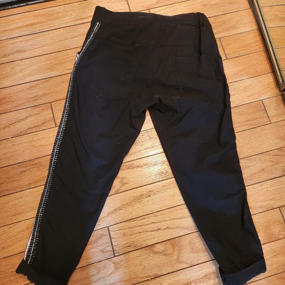 BEYOND just PANTS! - Picture 4 of 4